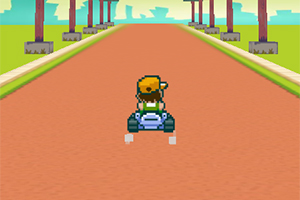 Postać w czapce prowadząca gokart na pustej, pomarańczowej drodze z drzewami w tle