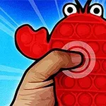 Osoba trzyma czerwoną zabawkę antystresową w kształcie kraba na niebieskim tle