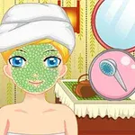 Postać z zieloną maseczką na twarzy i ręcznikiem na głowie w spa, na tle pokoju z lustrem i rośliną