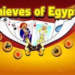Talia kart do gry z postaciami i monetami na tle z napisem Thieves of Egypt