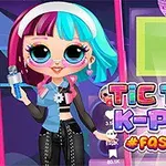 Dziewczynka z kolorowymi włosami i dużymi okularami w k-popowej stylizacji trzyma mikrofon na kolorowym tle z napisem Tic Toc K-Pop #Fashion