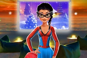 Postać w stroju inspirowanym superbohaterami z maską na twarzy stoi na tle ośnieżonego krajobrazu z choinkami, z widokiem na duże okno lub ekran