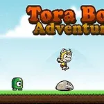 Postać w kostiumie tygrysa skacze nad trzema kolorowymi stworzeniami na tle błękitnego nieba z napisem Tora Boy Adventure u góry