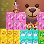 Kolorowe klocki z motywami zabawek i uśmiechniętych clownów na tle dużego misia z mniejszymi misiami na górze