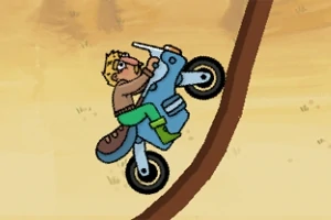 Mężczyzna na niebieskim motocyklu wspina się po stromym, brązowym wzgórzu na tle pustynnego krajobrazu