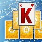 Karta króla kier na tle czterech zakrytych kart z pomarańczowym wzorem i niebieskimi liniami przypominającymi wodę