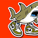 Rekin z kreskówki w zielonych butach sportowych na czerwonym tle z trzema kolorowymi plamami obok