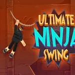 Postać ninja w czarnym stroju huśta się na linie, wokół widoczne są duże obracające się piły, na tle pomarańczowej ściany z napisem Ultimate Ninja Swing