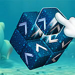 Wodna kostka z widocznymi strzałkami i białą ręką wskazującą na nią na tle podwodnego krajobrazu