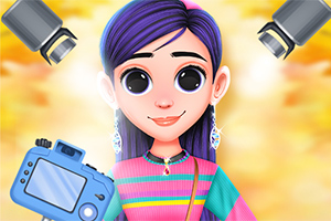 Dziewczynka z fioletowymi włosami w kolorowym swetrze trzyma aparat, w tle dwa reflektory