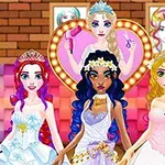 Cztery stylizowane postacie księżniczek w kolorowych sukniach i tiarach na tle salonu z narzędziami do stylizacji