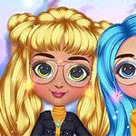 Dwie postacie z dużymi oczami i kolorowymi włosami, jedna z blond włosami, druga z niebieskimi, ubrane w okulary i kolorowe zimowe ubrania