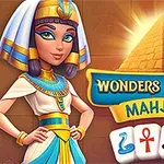 Kobieta w egipskim stroju stojąca obok piramidy i mahjonga z symbolami z starożytnego Egiptu