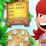 Dziewczynka z rudymi włosami, uśmiecha się, obok niej drewniana tablica z ułożonymi słowami i literami w okręgu oraz napis „Word Adventures” na tle liści