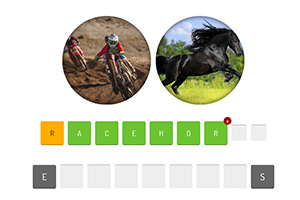 Motocyklista ścigający się po piasku obok galopującego czarnego konia na zielonej trawie z literami układającymi się w słowo poniżej